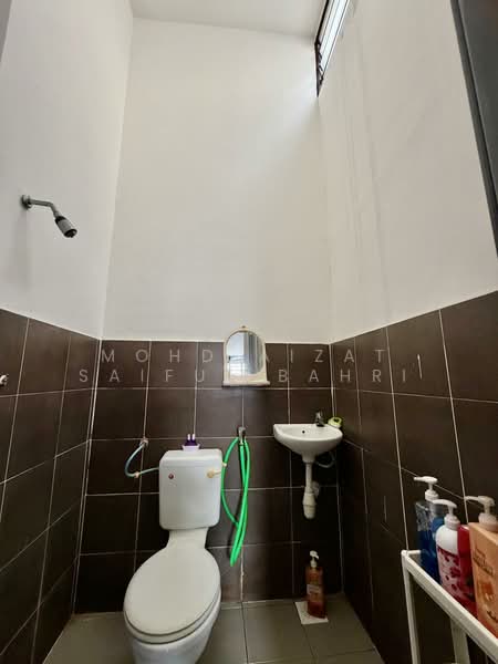 1-storey Terraced House for Sale in Taman Desa Intan (Kapar) - Mohd Aizat Saiful Bahri - Bathroom - PropertyGuru.com.my