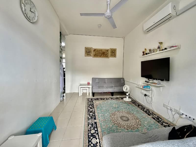 1-storey Terraced House for Sale in Taman Desa Intan (Kapar) - Mohd Aizat Saiful Bahri - Living Room - PropertyGuru.com.my