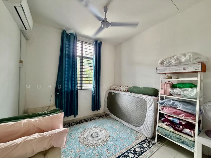 1-storey Terraced House for Sale in Taman Desa Intan (Kapar) - Mohd Aizat Saiful Bahri - Bedroom - PropertyGuru.com.my