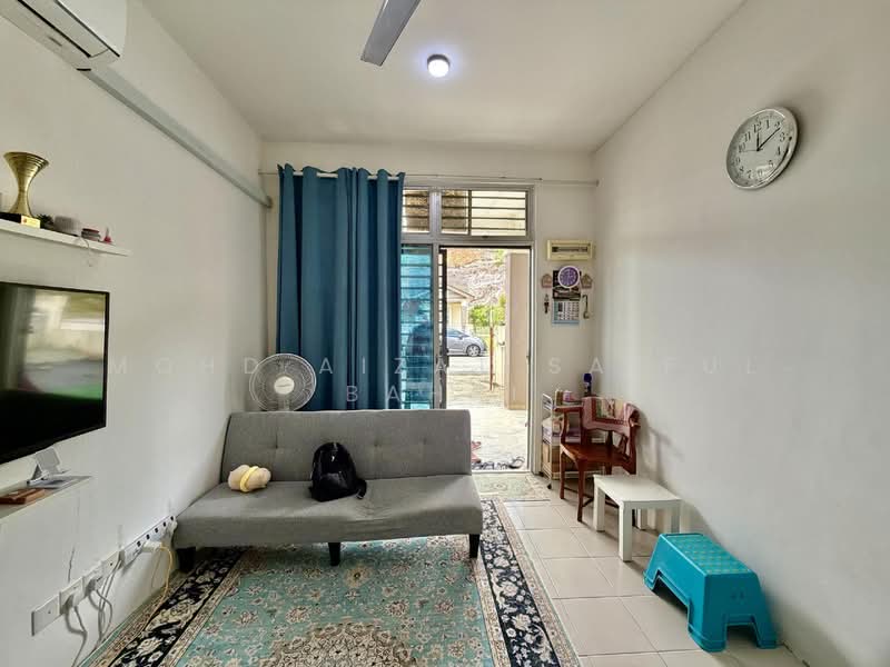1-storey Terraced House for Sale in Taman Desa Intan (Kapar) - Mohd Aizat Saiful Bahri - Living Room - PropertyGuru.com.my