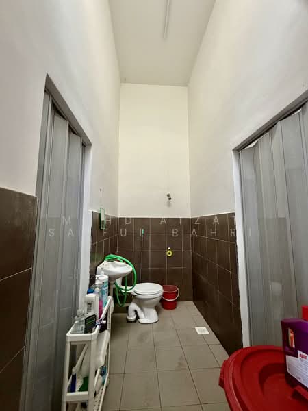 1-storey Terraced House for Sale in Taman Desa Intan (Kapar) - Mohd Aizat Saiful Bahri - Bathroom - PropertyGuru.com.my