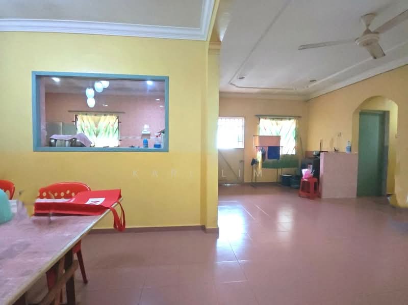 Rumah Teres 1 Tingkat untuk Dijual di Taman Puteri Wangsa (Ulu Tiram) - Karl Lim - Living Room - PropertyGuru.com.my