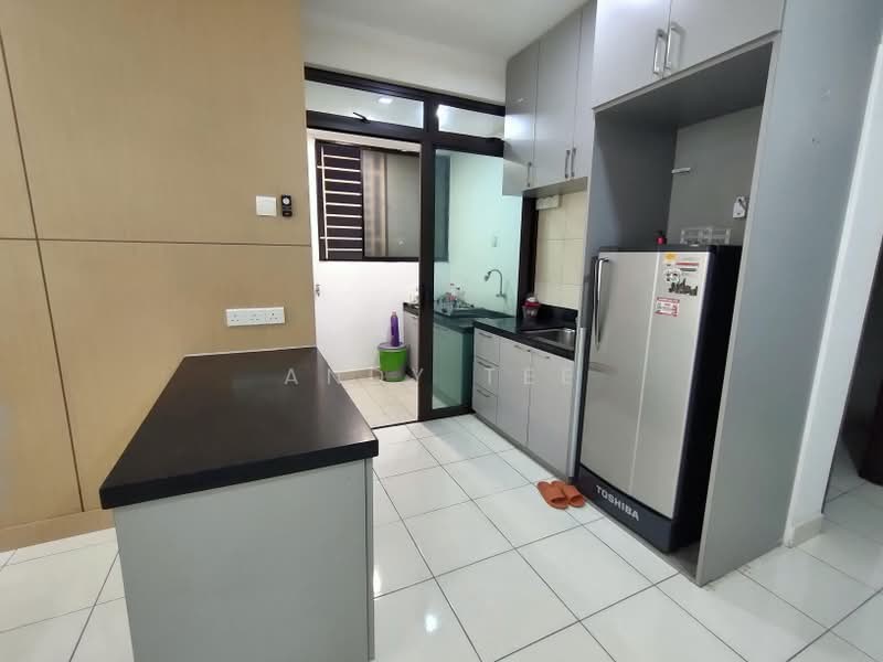 Condominium for Sale at Indah Alam (Subang Andaman) - Andy Tee - Kitchen With Island Table - PropertyGuru.com.my
