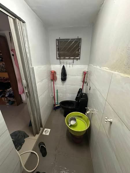 Rumah Teres 2 Tingkat untuk Dijual di Bandar Seri Alam (Masai) - Yucong . - Bathroom - PropertyGuru.com.my