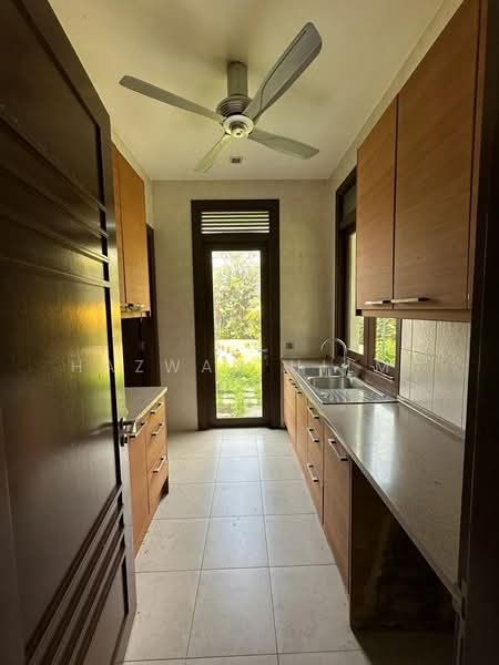 Rumah Banglo untuk Dijual di Sultan Abdul Aziz Shah Golf & Country Club (Shah Alam) - Hazwan Hilmi - Kitchen - PropertyGuru.com.my