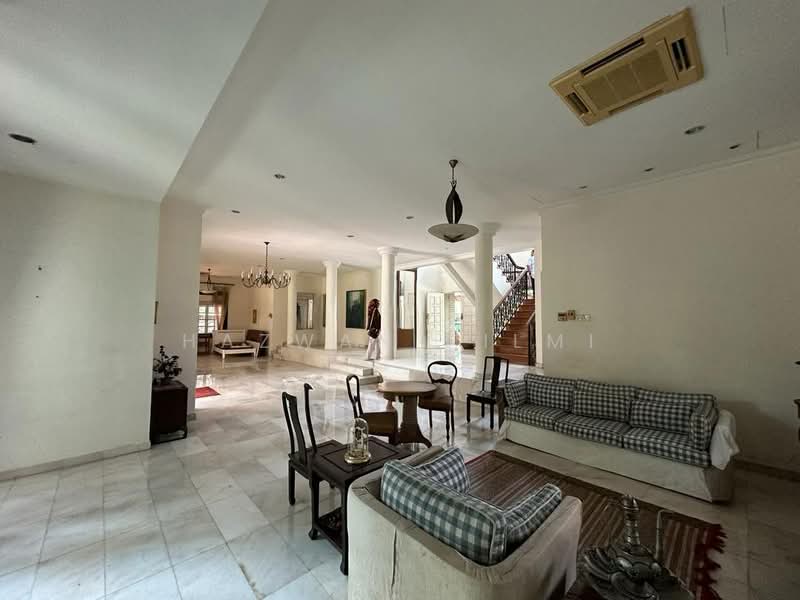 Rumah Banglo untuk Dijual di Sultan Abdul Aziz Shah Golf & Country Club (Shah Alam) - Hazwan Hilmi - Living Room - PropertyGuru.com.my