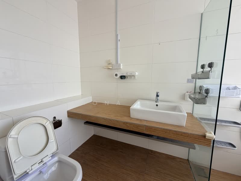 Condominium for Rent at The Parque Residences - Fiona Lee - Bathroom - PropertyGuru.com.my