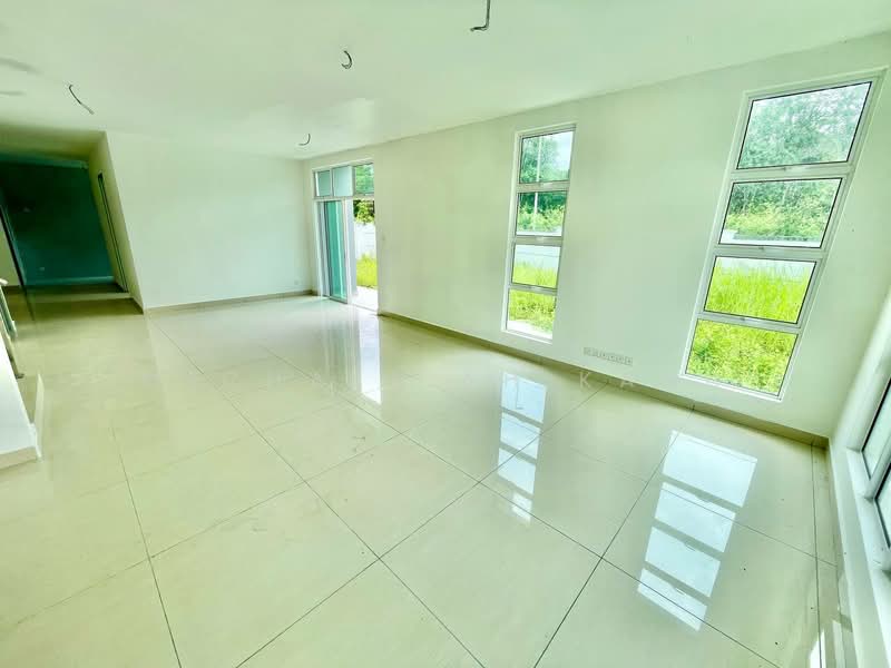 Rumah Kluster untuk Dijual di Taman Mutiara Mas (Skudai) - Michael Ah Kang - Living Room - PropertyGuru.com.my