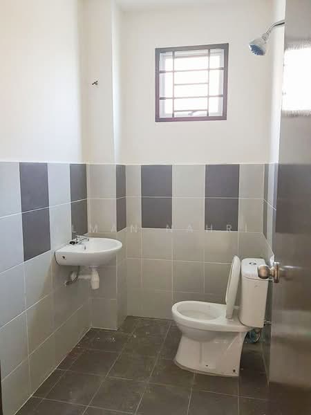 2-storey Terraced House for Sale in Taman Indah Klia (Sepang) - Ilman Nahri - Bathroom - PropertyGuru.com.my