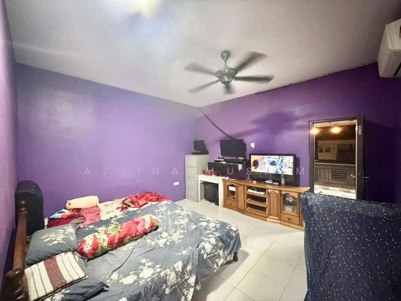 Cluster House for Sale in Taman Scientex Pasir Gudang (Pasir Gudang) - Azlina Muslim - Bedroom - PropertyGuru.com.my