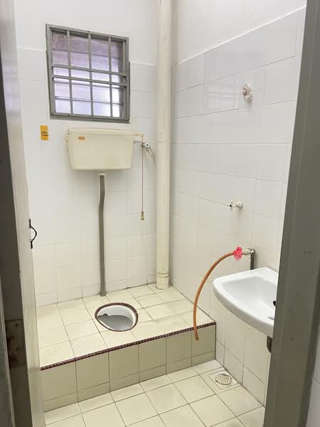 2-storey Terraced House for Sale in Taman Tiara (Tangkak) - Alex Cheah - Dry kicthen washroom - PropertyGuru.com.my