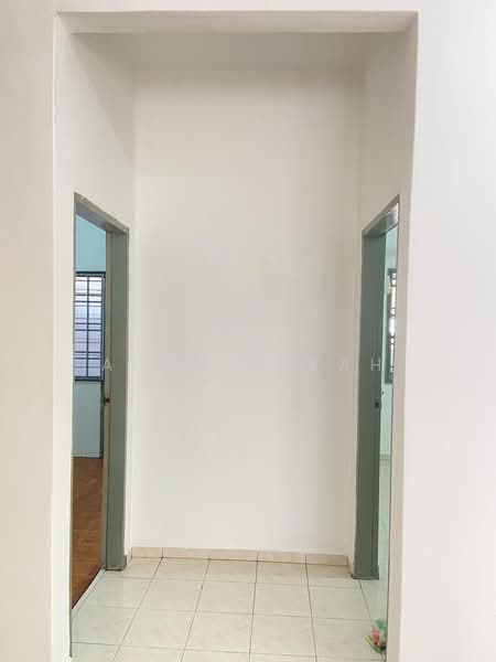 2-storey Terraced House for Sale in Taman Tiara (Tangkak) - Alex Cheah - Kitchen & Guest romm - PropertyGuru.com.my