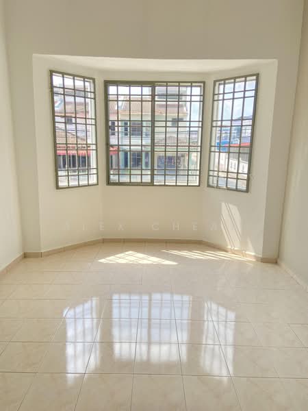 2-storey Terraced House for Sale in Taman Tiara (Tangkak) - Alex Cheah - Master Bedroom - PropertyGuru.com.my