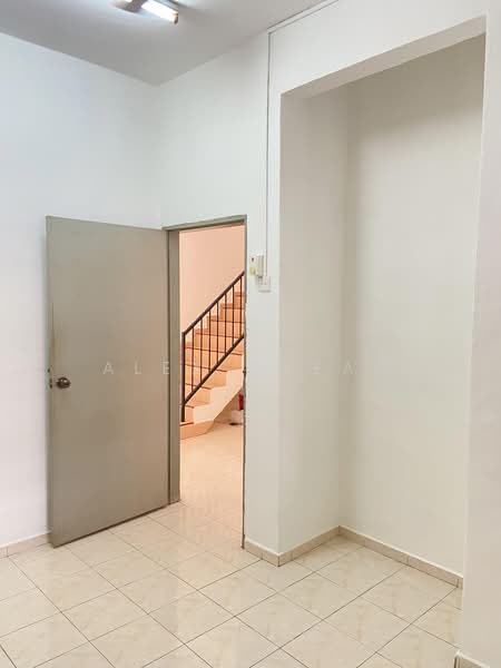 2-storey Terraced House for Sale in Taman Tiara (Tangkak) - Alex Cheah - Guest room - PropertyGuru.com.my