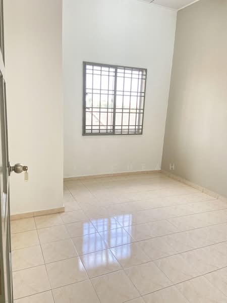 2-storey Terraced House for Sale in Taman Tiara (Tangkak) - Alex Cheah - Room 1 - PropertyGuru.com.my