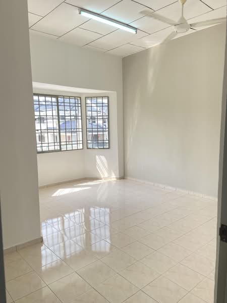 2-storey Terraced House for Sale in Taman Tiara (Tangkak) - Alex Cheah - Master Bedroom - PropertyGuru.com.my