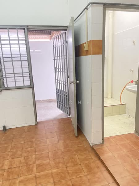 2-storey Terraced House for Sale in Taman Tiara (Tangkak) - Alex Cheah - Dry kitchen & washroom - PropertyGuru.com.my