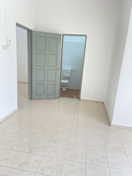 2-storey Terraced House for Sale in Taman Tiara (Tangkak) - Alex Cheah - Master Bedroom - PropertyGuru.com.my