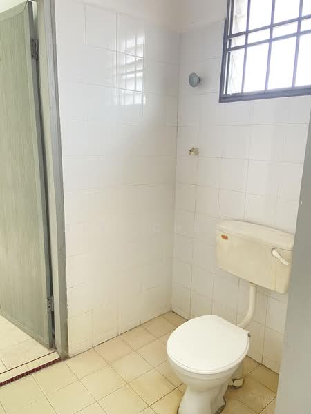 2-storey Terraced House for Sale in Taman Tiara (Tangkak) - Alex Cheah - Room 1 & 2 washroom - PropertyGuru.com.my