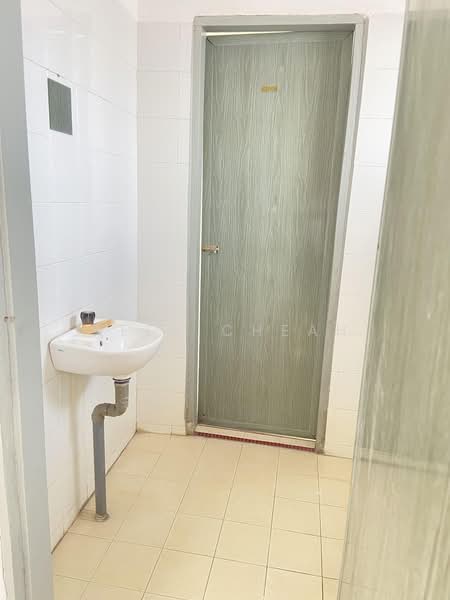 2-storey Terraced House for Sale in Taman Tiara (Tangkak) - Alex Cheah - Room 1 & 2 Washroom  - PropertyGuru.com.my