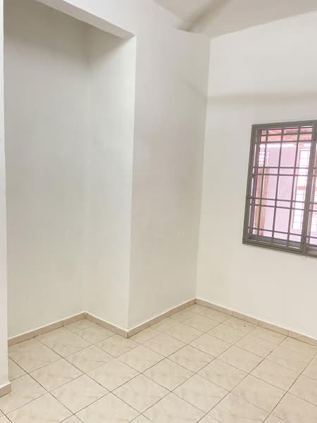 2-storey Terraced House for Sale in Taman Tiara (Tangkak) - Alex Cheah - Guests room - PropertyGuru.com.my