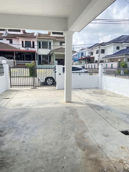 2-storey Terraced House for Sale in Taman Tiara (Tangkak) - Alex Cheah - Car porch - PropertyGuru.com.my