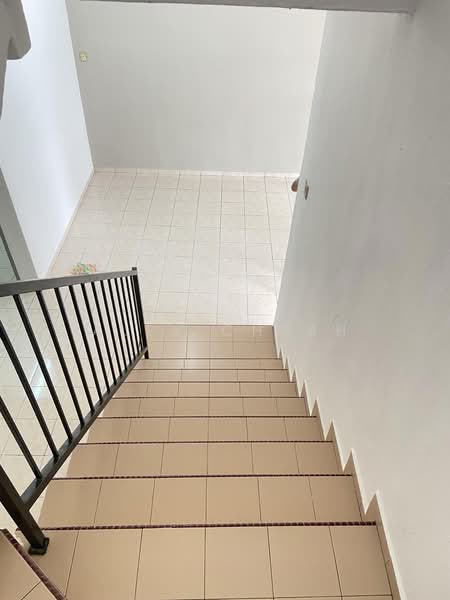 2-storey Terraced House for Sale in Taman Tiara (Tangkak) - Alex Cheah - Staircase - PropertyGuru.com.my