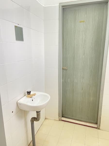 2-storey Terraced House for Sale in Taman Tiara (Tangkak) - Alex Cheah - Room1 & 2 washroom - PropertyGuru.com.my