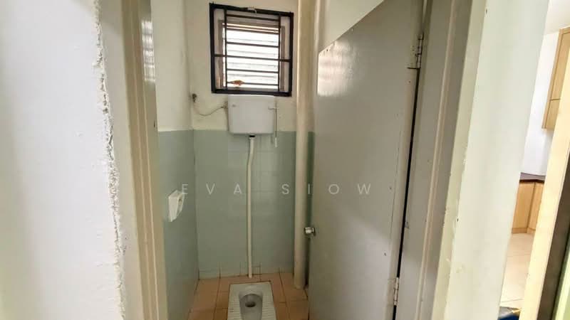Kedai untuk Disewa di Taman Tan Sri Yaacob (Johor Bahru) - Eva Siow - Bathroom - PropertyGuru.com.my