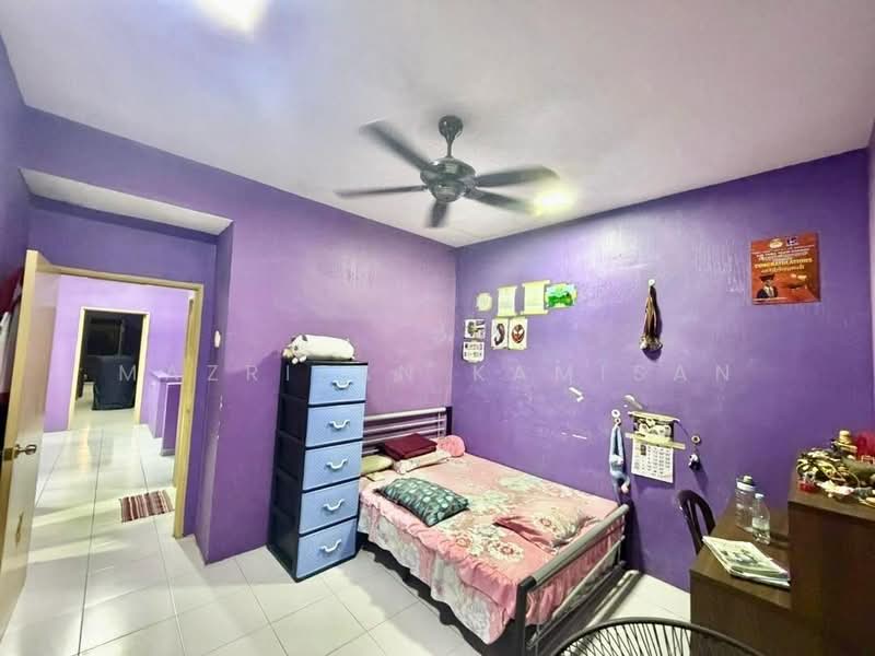 Cluster House for Sale in Taman Scientex Pasir Gudang (Pasir Gudang) - MAZRIZAN KAMISAN - Bedroom - PropertyGuru.com.my