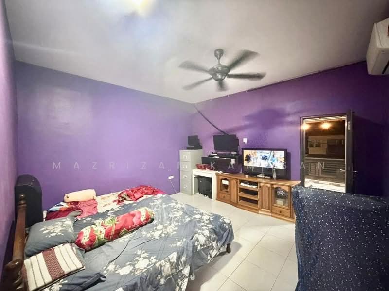 Cluster House for Sale in Taman Scientex Pasir Gudang (Pasir Gudang) - MAZRIZAN KAMISAN - Bedroom - PropertyGuru.com.my