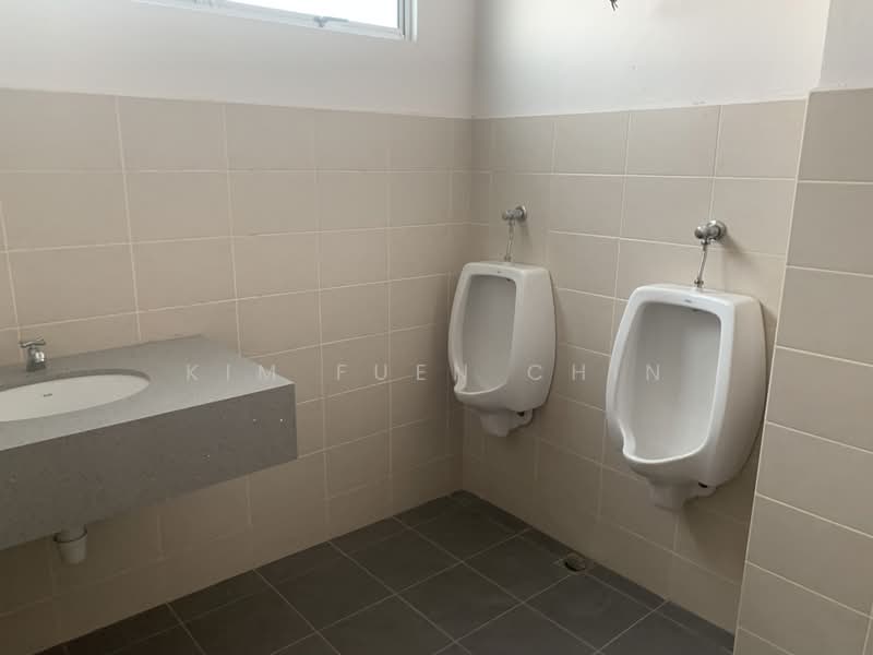 Warehouse for Rent in Kota Kinabalu (Sabah) - Kim Fuen Chin - Bathroom - PropertyGuru.com.my