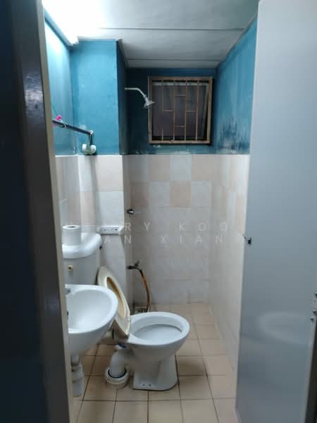 Condominium for Sale at Tiara Intan - Henry Kooi Kuan Xiang - Bathroom - PropertyGuru.com.my