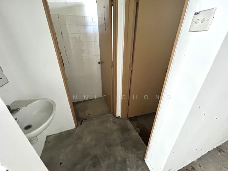 Kedai / Pejabat untuk Dijual di Mantin (Negeri Sembilan) - Connie Chong - Bathroom - PropertyGuru.com.my