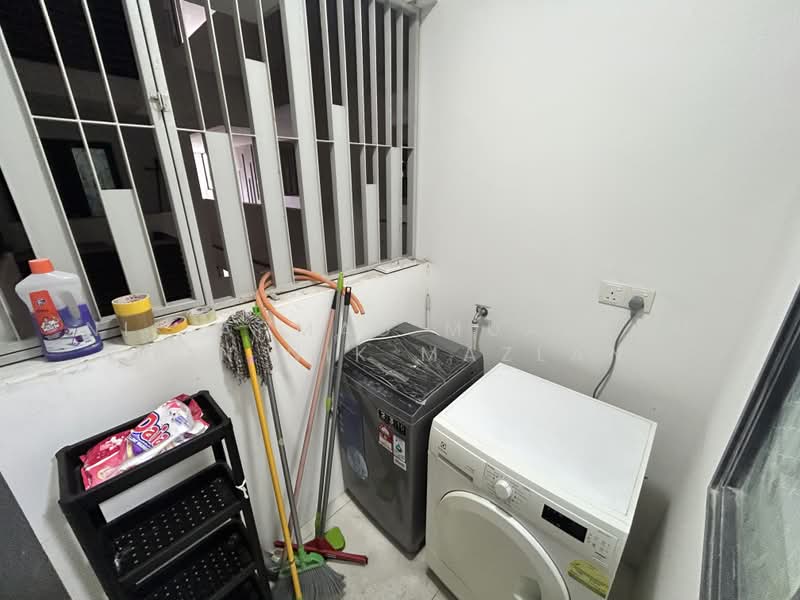 Condominium for Rent at Emira Residence - Nik Ahmad Muazzam Bin Nik Mazlan - Balcony - PropertyGuru.com.my