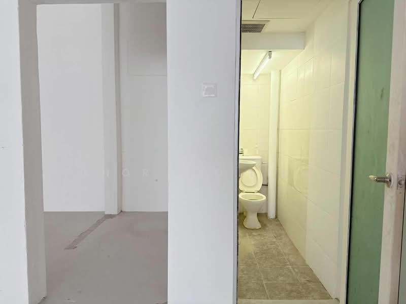 Rumah Niaga untuk Disewa di Taman Molek (Johor Bahru) - Khor Soo Ling - Bathroom - PropertyGuru.com.my