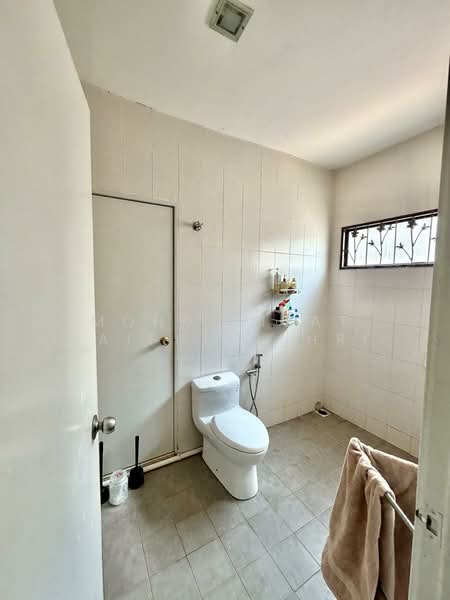 Semi-Detached House for Sale in Laman Residen Kipark Sri Utara (Batu Caves) - Mohd Aizat Saiful Bahri - Bathroom - PropertyGuru.com.my