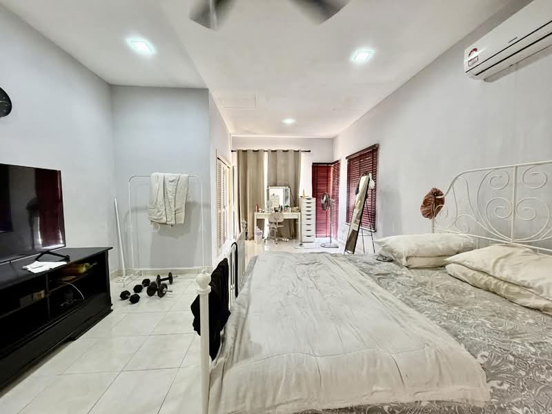 Semi-Detached House for Sale in Laman Residen Kipark Sri Utara (Batu Caves) - Mohd Aizat Saiful Bahri - Bedroom - PropertyGuru.com.my