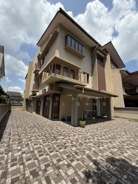 Semi-Detached House for Sale in Laman Residen Kipark Sri Utara (Batu Caves) - Mohd Aizat Saiful Bahri - Exterior - PropertyGuru.com.my