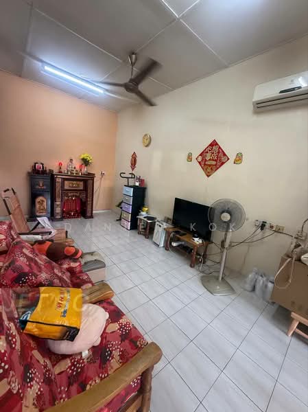 Rumah Teres 1 Tingkat untuk Dijual di Taman Pendamar Indah (Klang) - Daniel Kok - Living Room - PropertyGuru.com.my