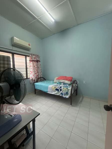 Rumah Teres 1 Tingkat untuk Dijual di Taman Pendamar Indah (Klang) - Daniel Kok - Bedroom - PropertyGuru.com.my