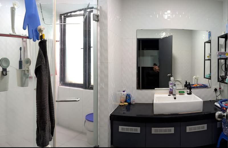 Kondominium untuk Dijual di Zefer Hill Residence - Ann . - Bathroom - PropertyGuru.com.my