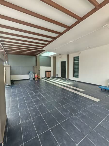 Rumah Berkembar untuk Dijual di Setia Tropika (Johor Bahru) - Eva Siow - Entrance - PropertyGuru.com.my