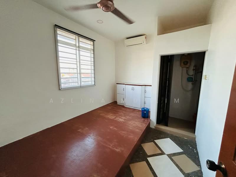 2-storey Terraced House for Sale in Taman Pontian Jaya (Pontian) - Azlina Muslim - Bedroom - PropertyGuru.com.my