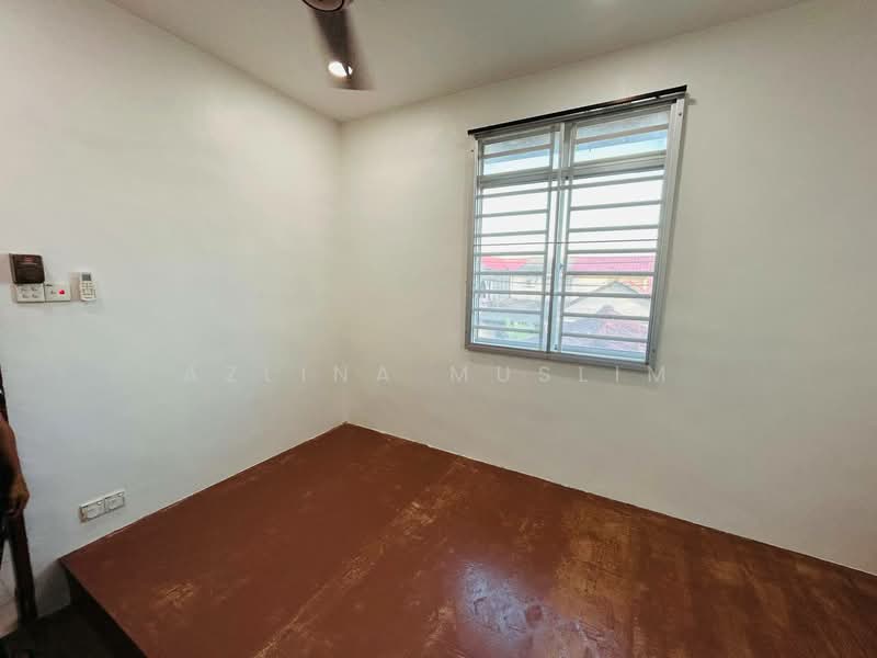 2-storey Terraced House for Sale in Taman Pontian Jaya (Pontian) - Azlina Muslim - Bedroom - PropertyGuru.com.my