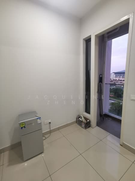 Servis Apartment untuk Dijual di Univ 360 Place - Jacqueline Zheng - Balcony - PropertyGuru.com.my