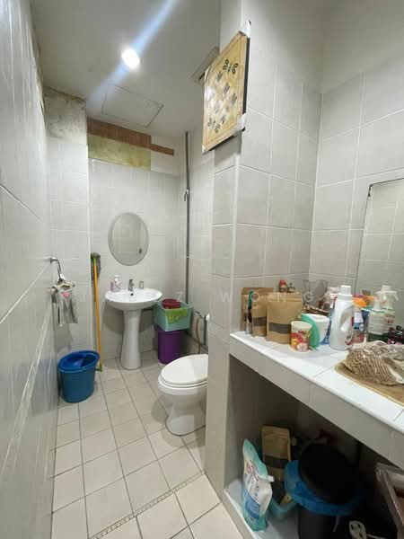3-storey Terraced House for Sale in Taman Tasik Indah Mewah (Batu) - Jabez Wong - Bathroom - PropertyGuru.com.my