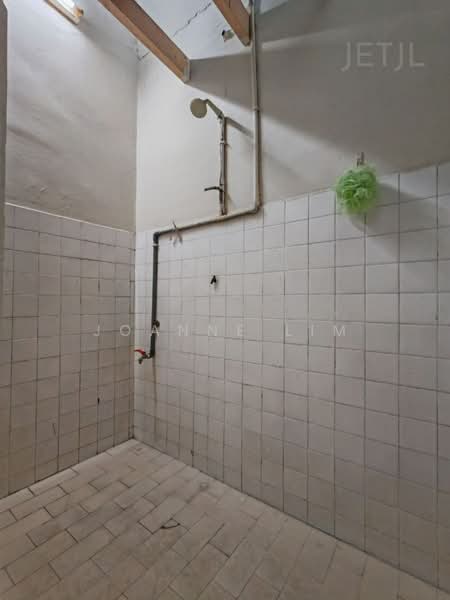 1-storey Terraced House for Sale in Port Klang (Pelabuhan Klang) (Selangor) - Joanne Lim - Bathroom - PropertyGuru.com.my