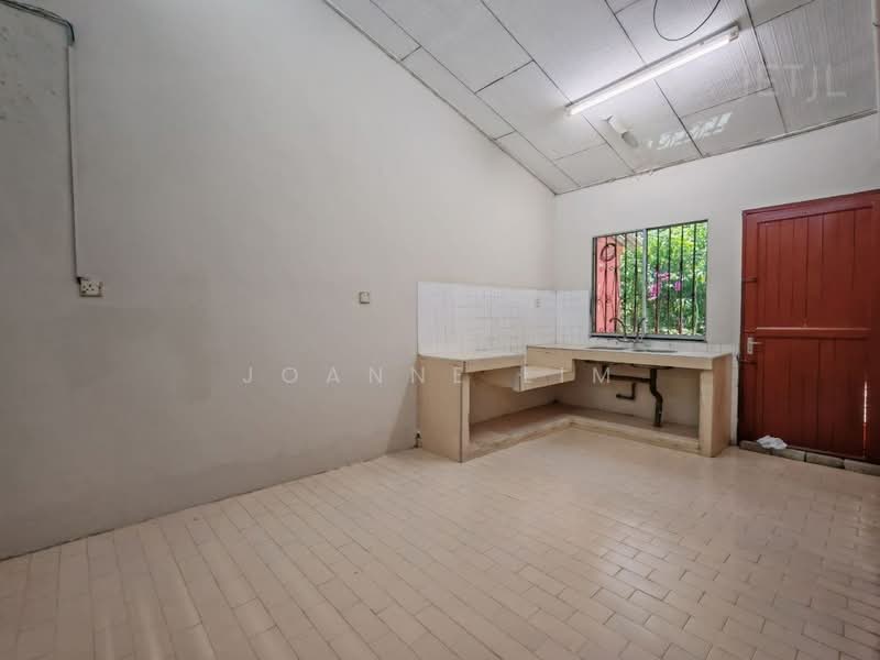 1-storey Terraced House for Sale in Port Klang (Pelabuhan Klang) (Selangor) - Joanne Lim - Kitchen - PropertyGuru.com.my