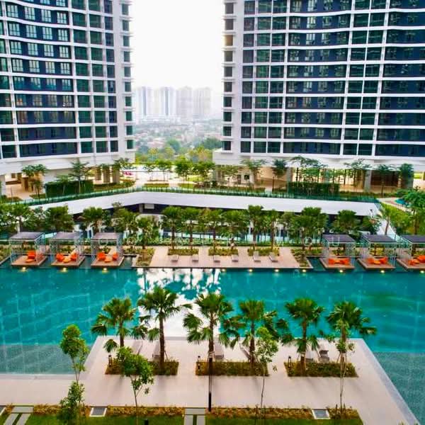 Service Residence for Sale at KL Traders Square - Foo Sek Mou - Pool - PropertyGuru.com.my